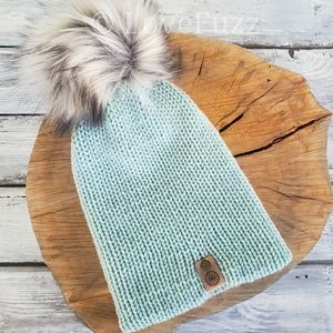 Women's winter hat with Fur Pom - Light blue
